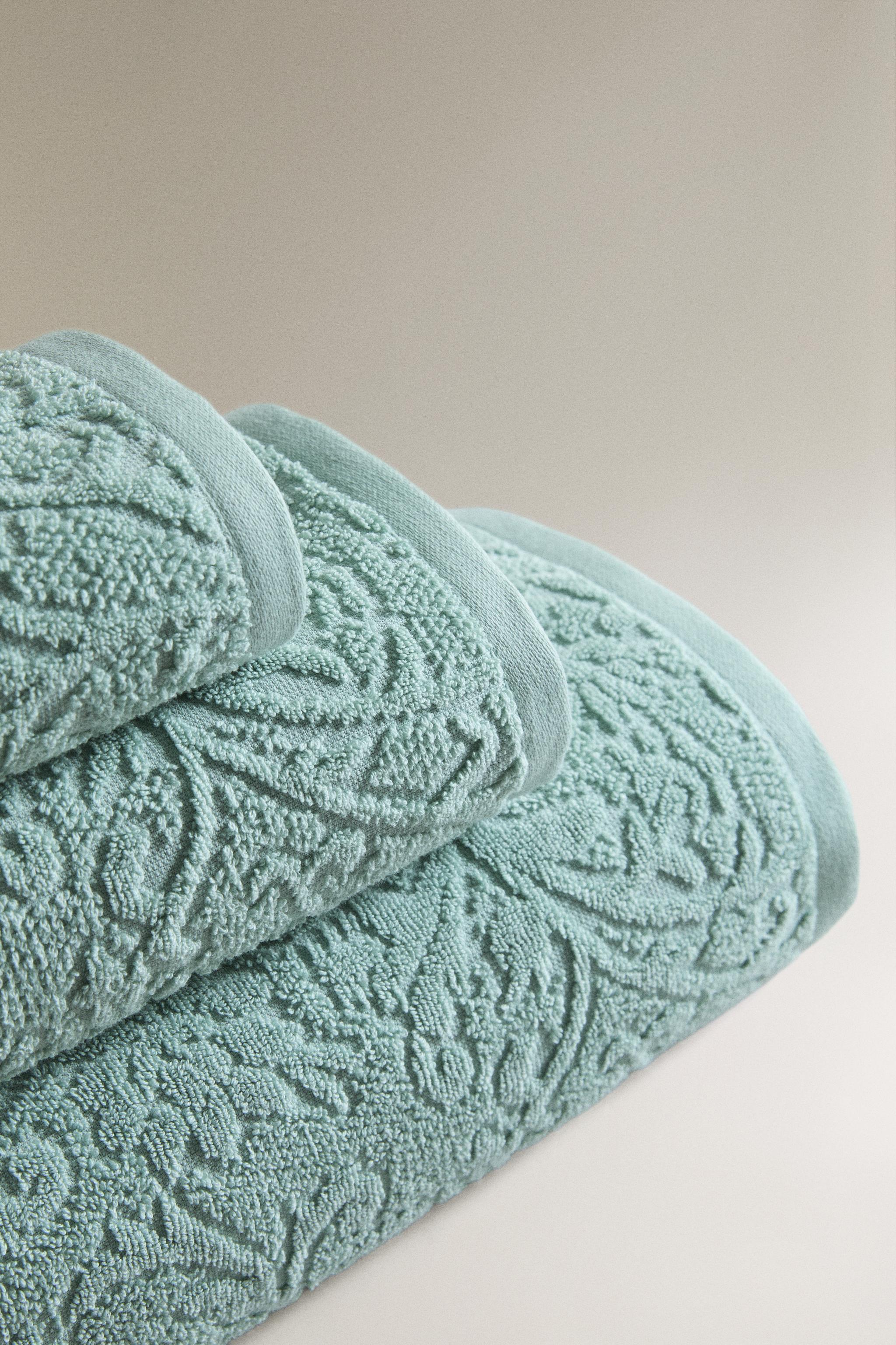 FLORAL JACQUARD BATH TOWEL — Sea green