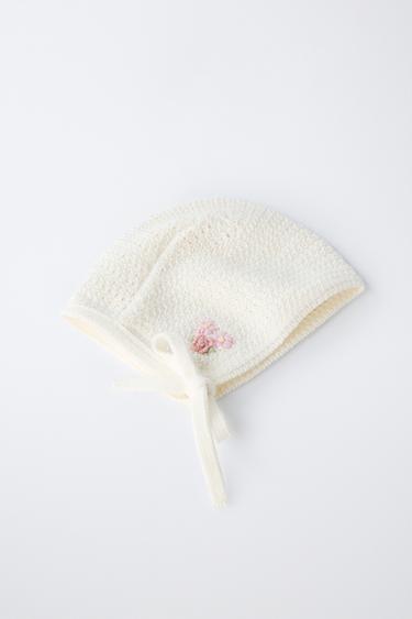 BONNET EN MAILLE FLEUR BRODÉE - Écru de Zara - Image 1