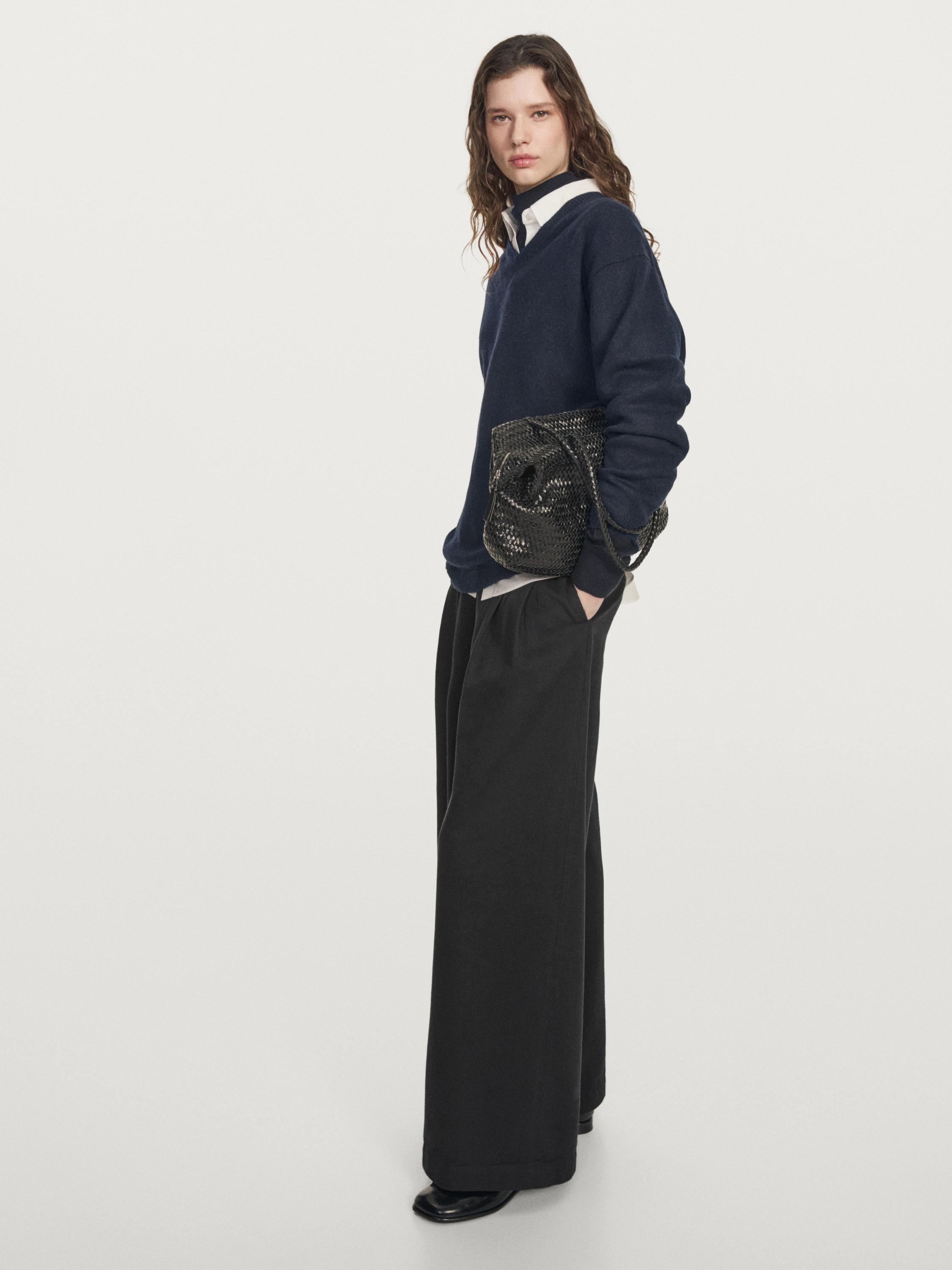 Oversize V-neck knit sweater