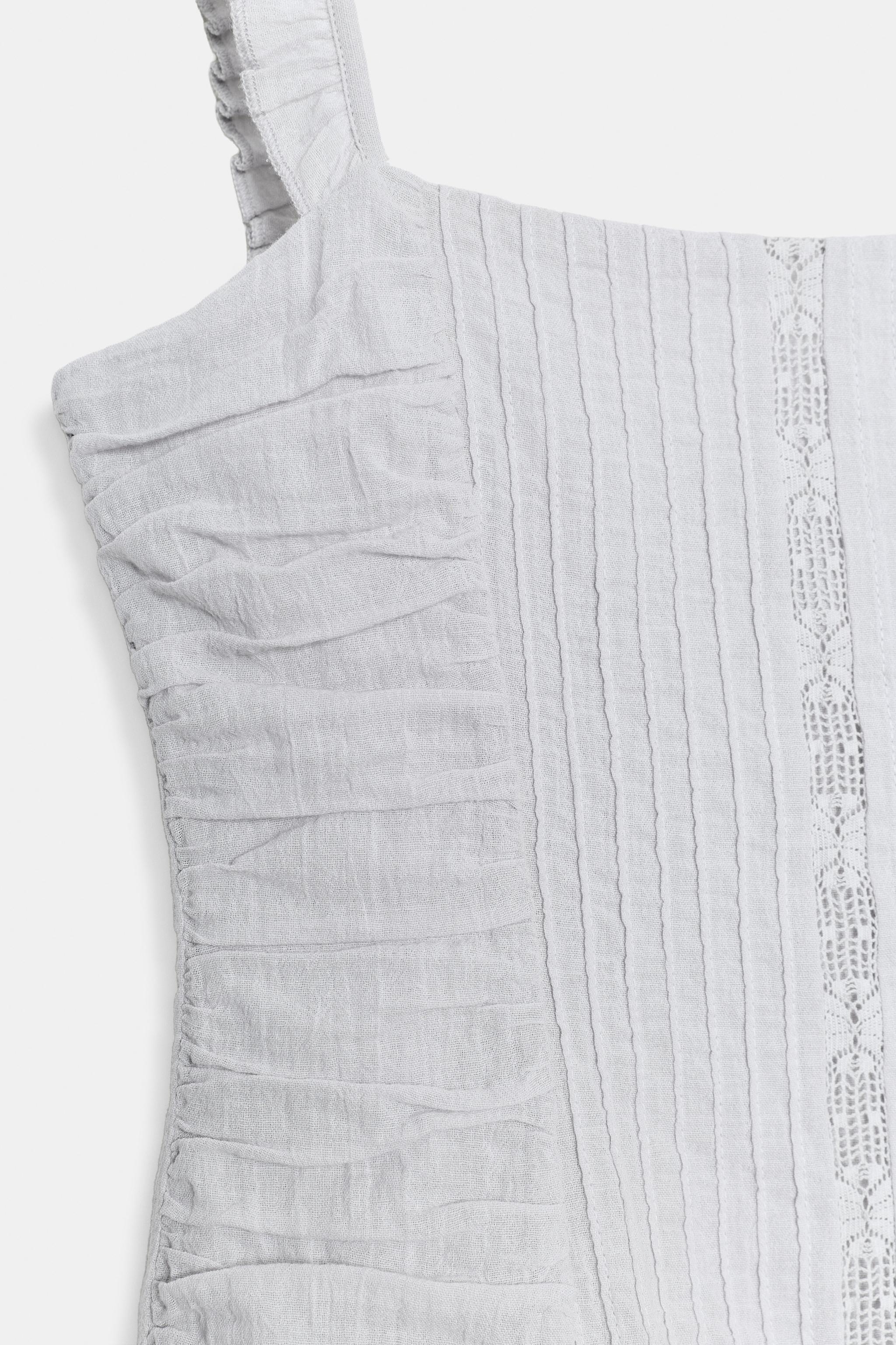 ROBE COURTE BRODERIES VOLUME