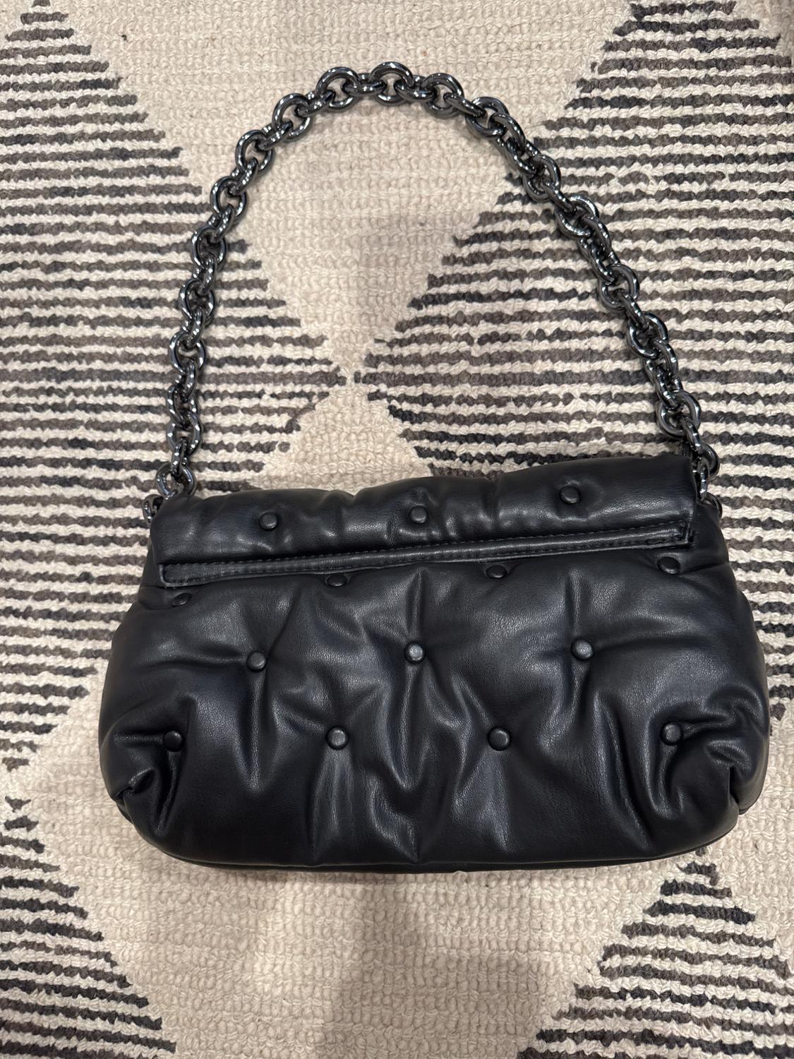 BLACK QUILTED LEATHER BAG WITH SILVER CHAIN - Image 4