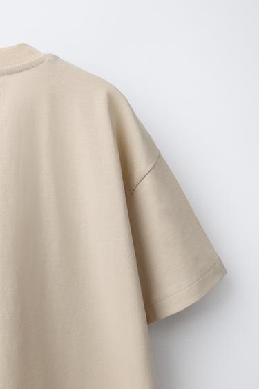 T-SHIRT À INSCRIPTION EN RELIEF - Sable de Zara - Image 3