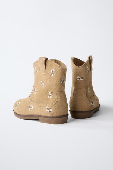 BOTTES EN CUIR BRODÉES - Marron sable de Zara - Image 4