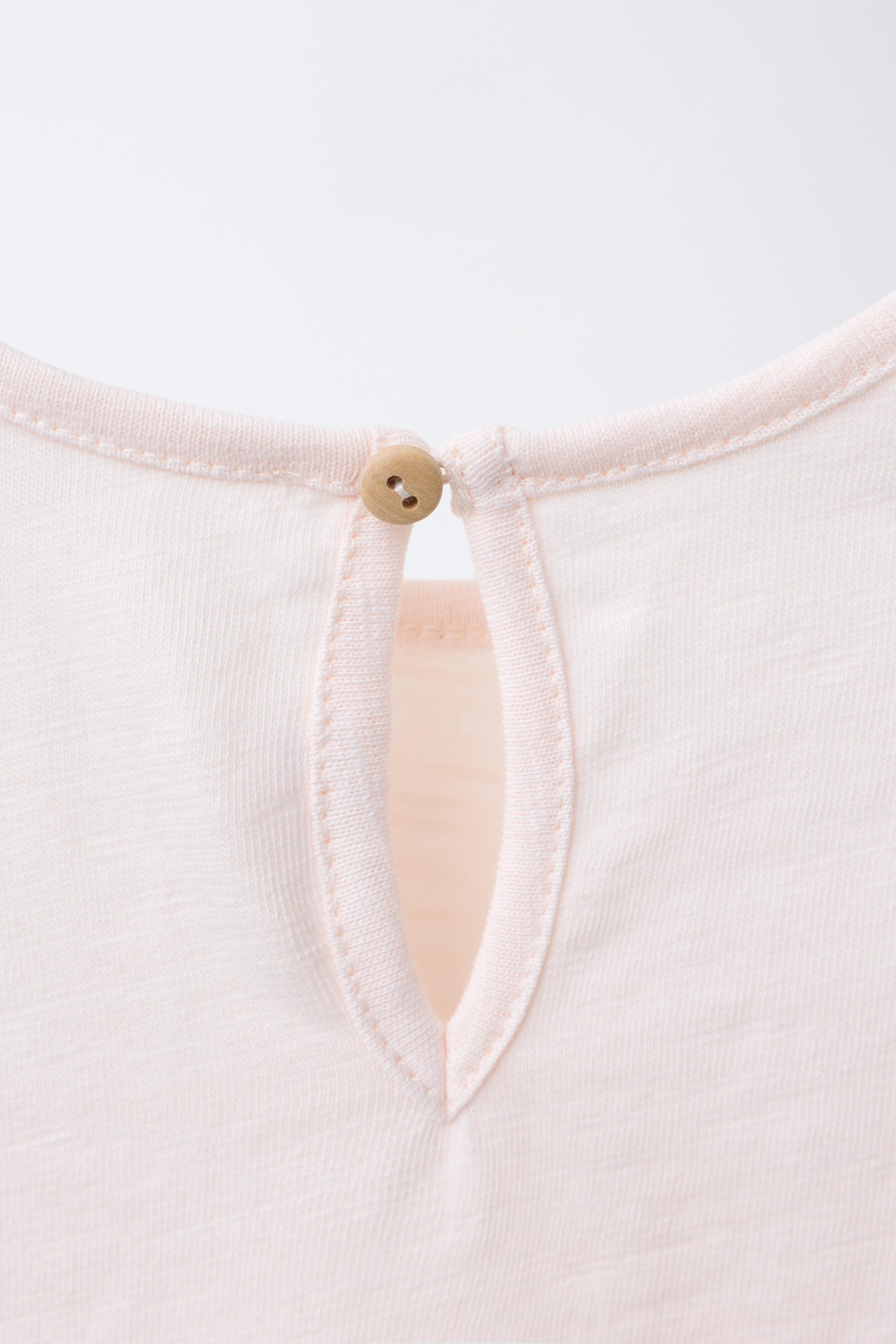T-SHIRT AVEC APPLIQUE FLEUR CŒUR
