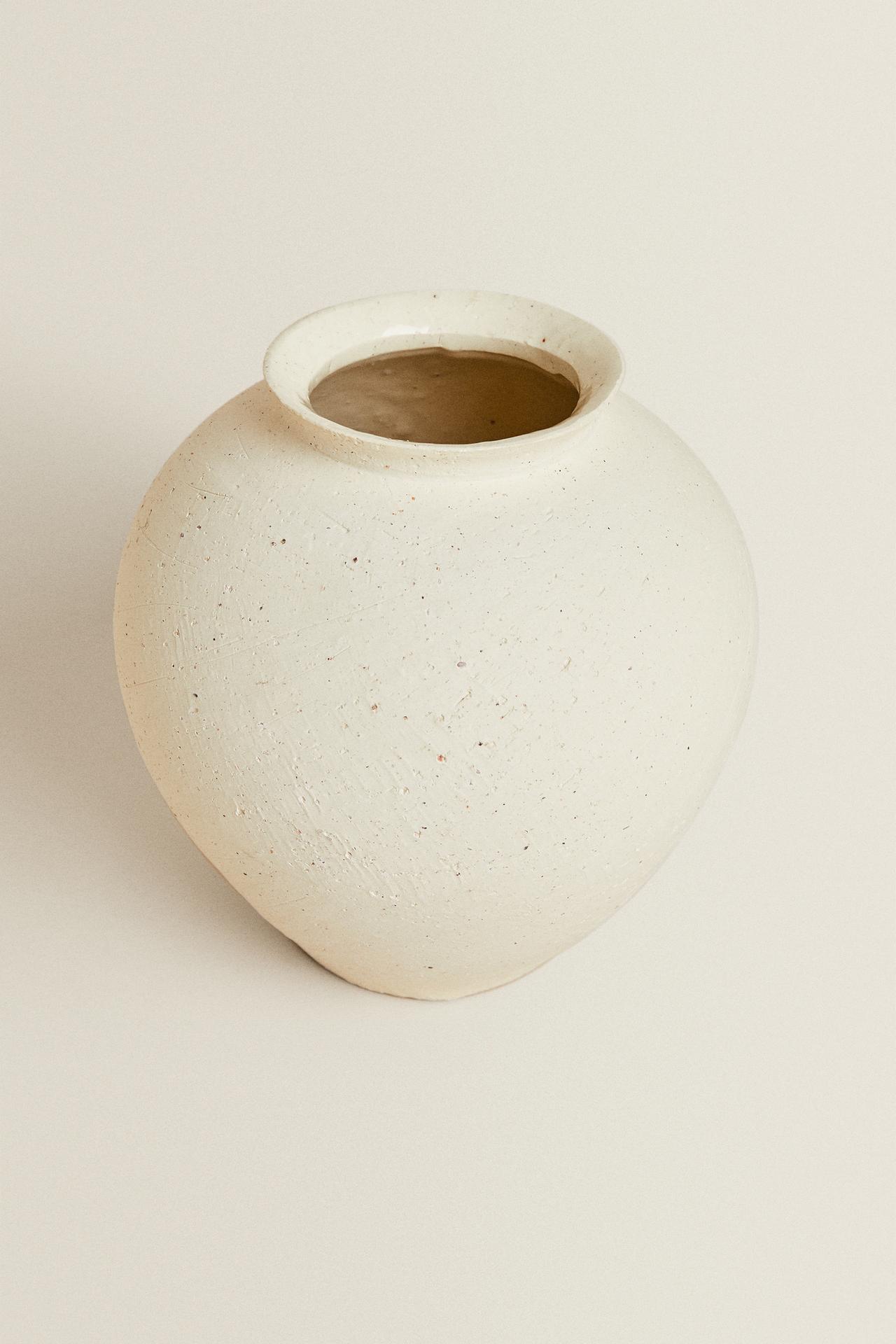 TEXTURED CERAMIC VASE — Gray