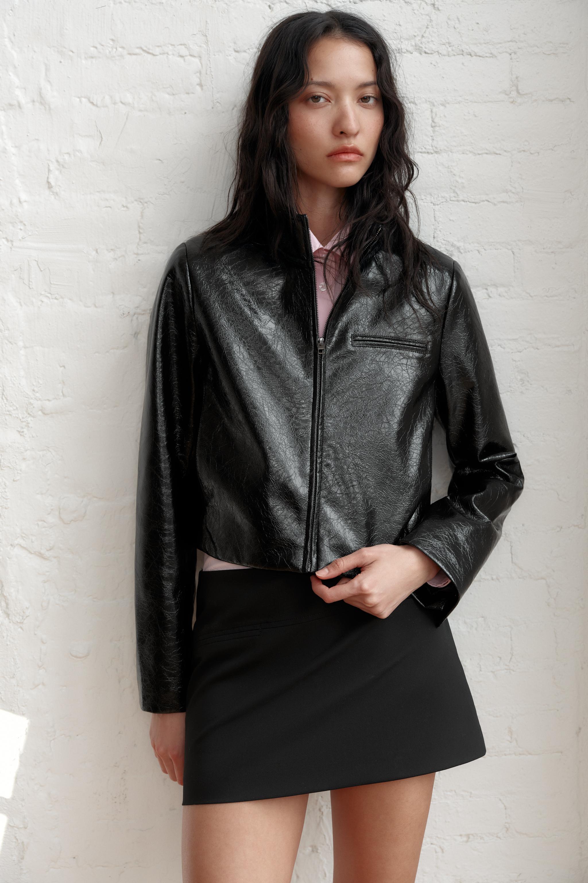 BLOUSON COURT MATIÈRE SYNTHÉTIQUE
