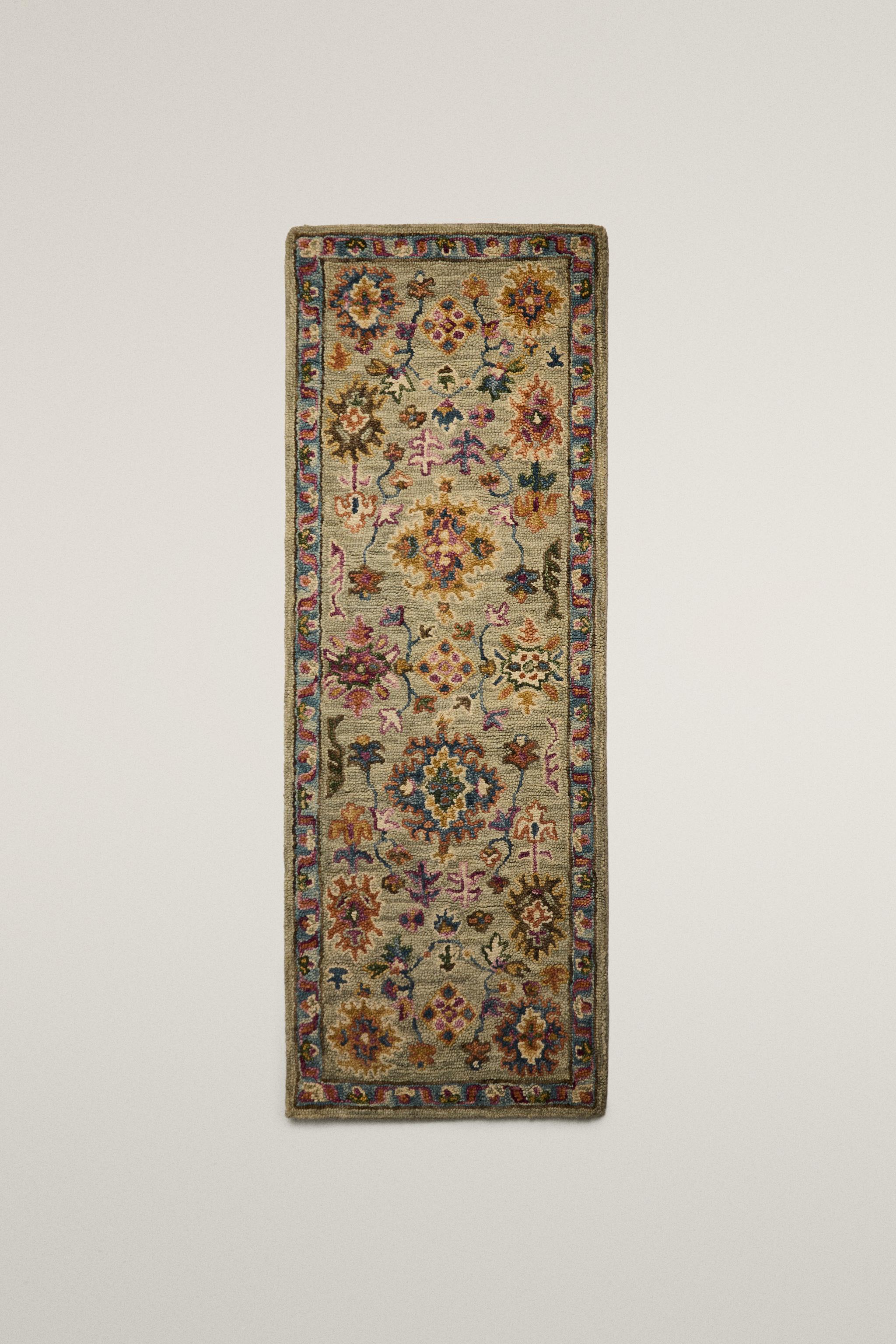 SYMMETRICAL FLORAL PRINT WOOL AREA RUG