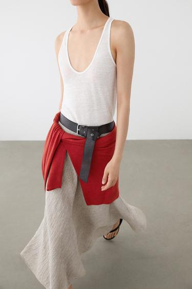 Falda midi evasé tejido gofrado - Gris de Zara