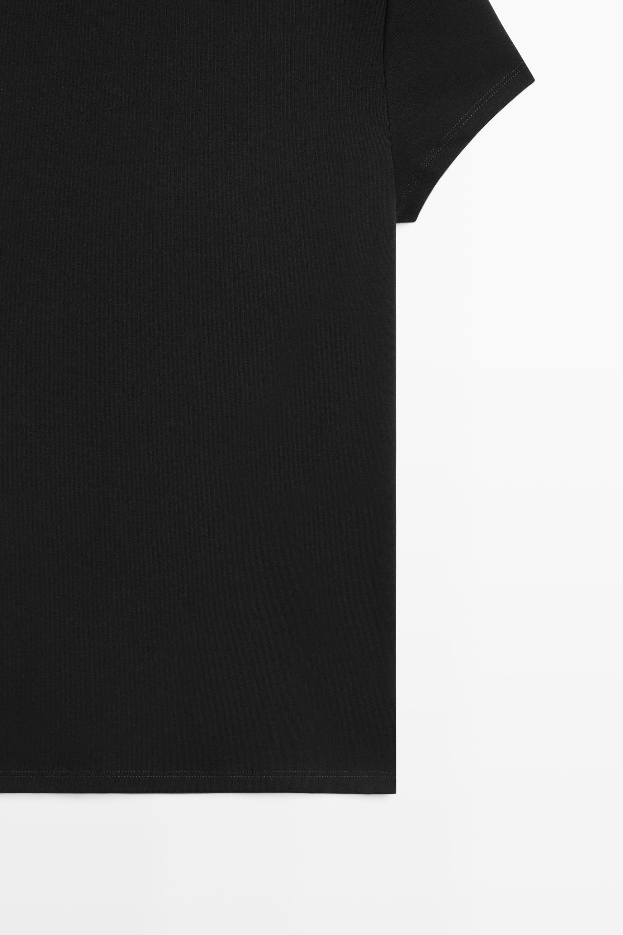 Short sleeve slim fit T-shirt