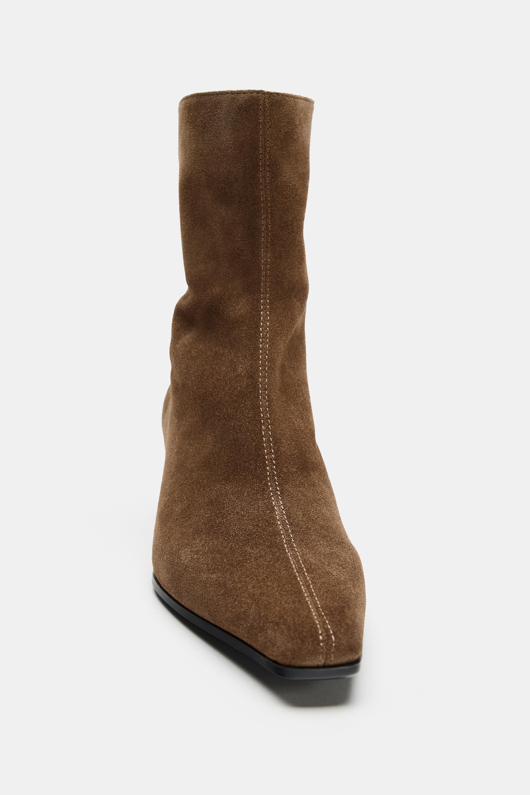 BOTTINES À TALONS KITTEN EN CROÛTE DE CUIR