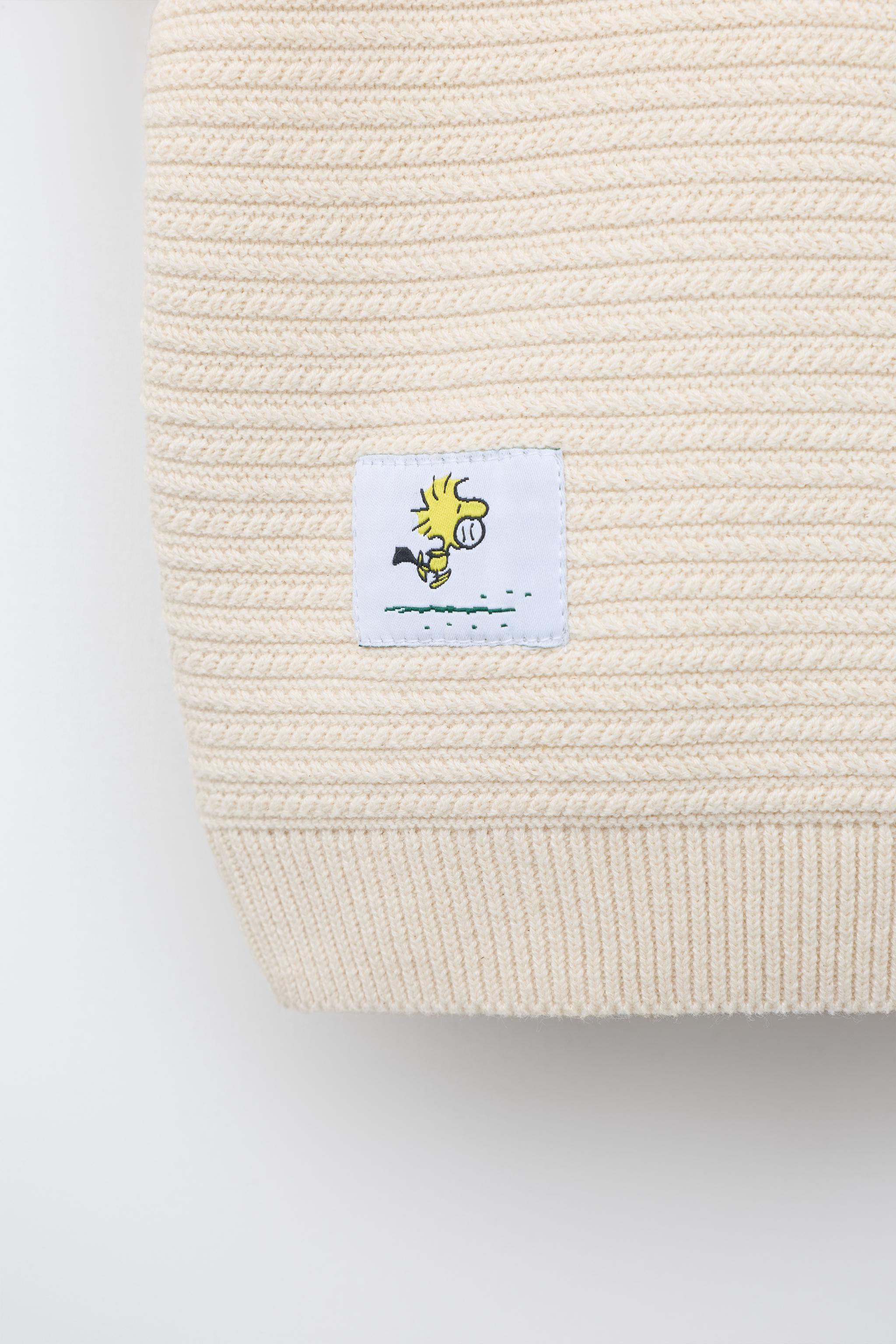 EMBROIDERED SNOOPY PEANUTS™ KNIT VEST