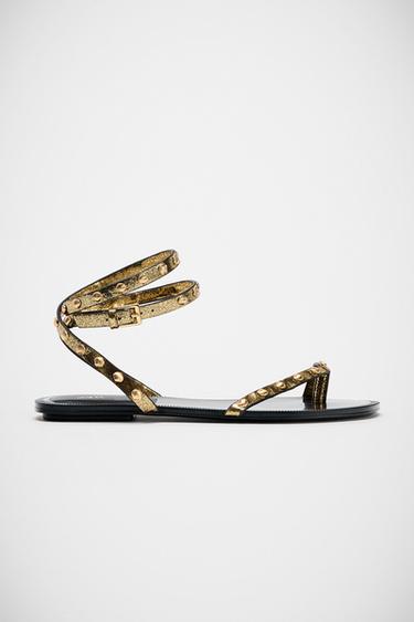 Zara STRAPPY STUDDED SANDALS - Gold