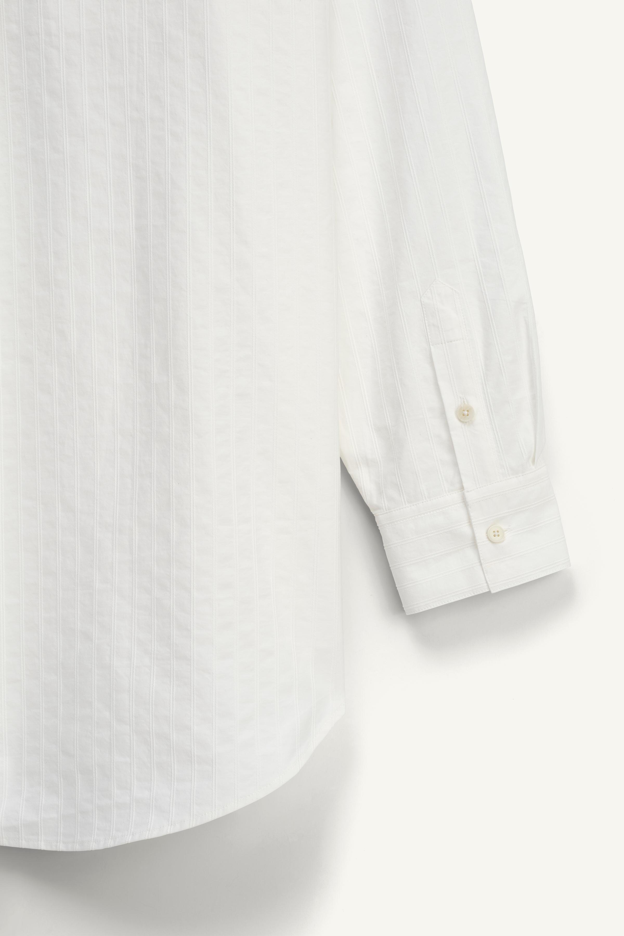 【ZARA】限定版オーバーサイズフィットシャツジャケット 限定版オーバーサイズフィットシャツジャケット - ホワイト