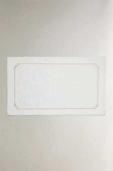 EMBROIDERED KNOT BATH MAT - عاج الخاص بـ Zara