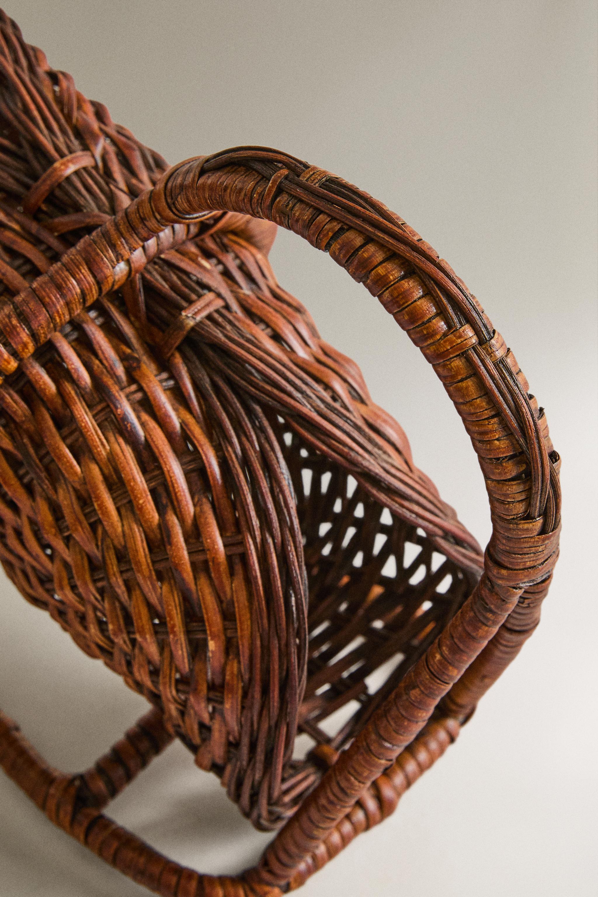 RATTAN BOTTLE STAND