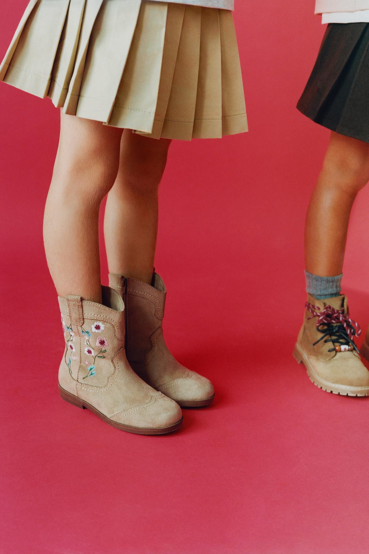 EMBROIDERED COWBOY BOOTS — Sandy Brown