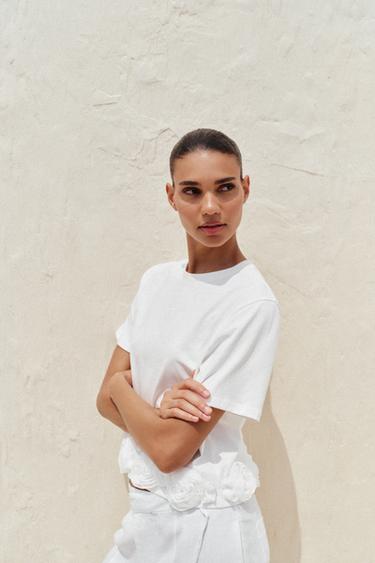 T-SHIRT ROSES EN RELIEF - Blanc de Zara - Image 2