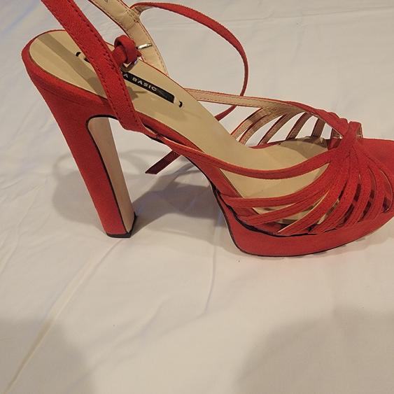 AMAZING BASIC ADDITION TO YOUR WARDROBE - Image 8