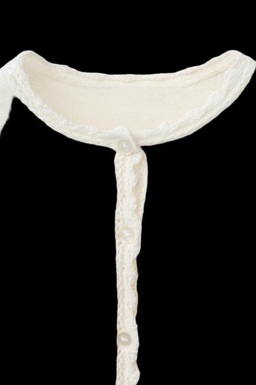 STRICKJACKE MIT LOCHMUSTER - Cremefarben von Zara