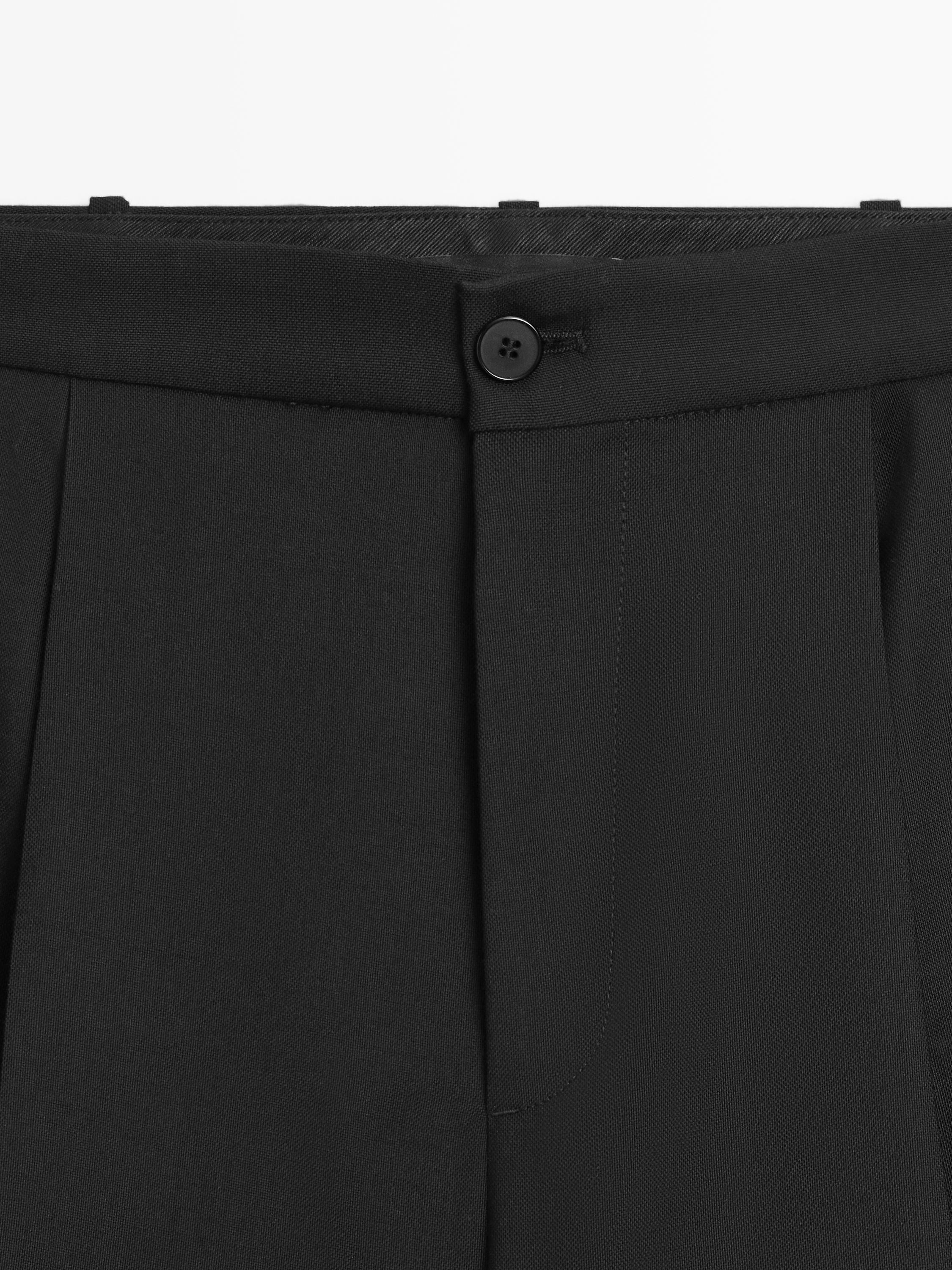 Flowing trousers with darts