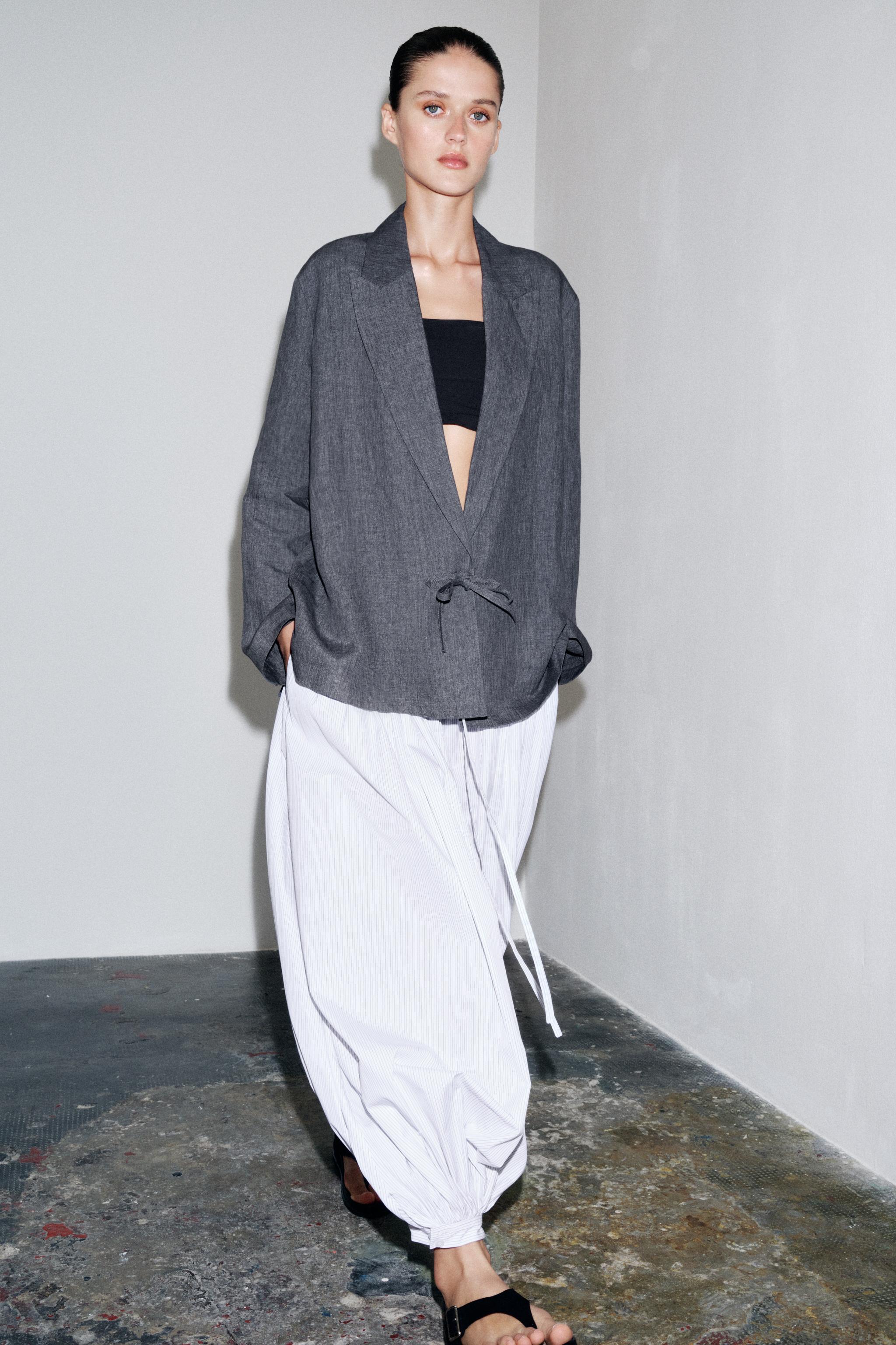 スペイン発送 ZARA 100%リネン ミニマルブレザー ZWコレクション ミニマル リネン 100% ブレザー ZW COLLECTION - グレー | ZARA