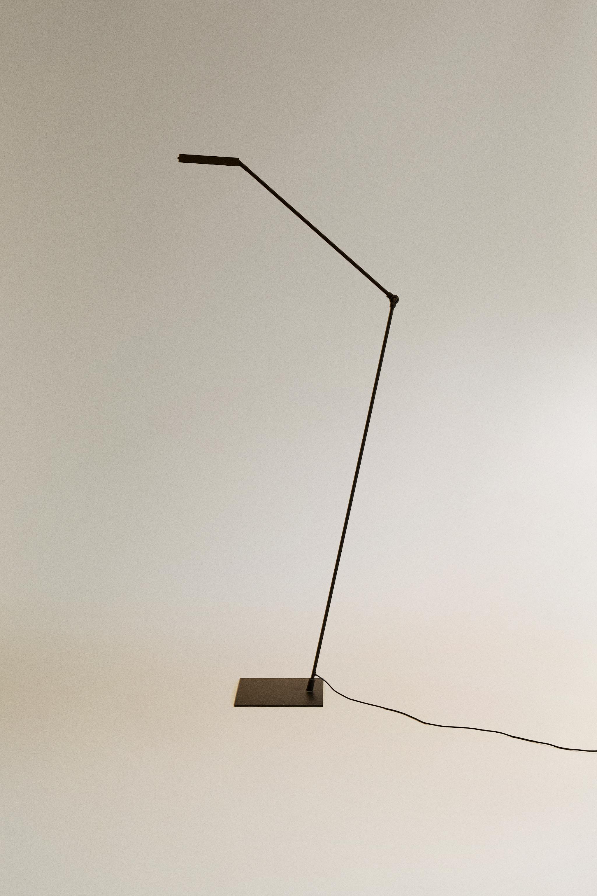 Zara METAL LED AYAKLI LAMBA görsel 2