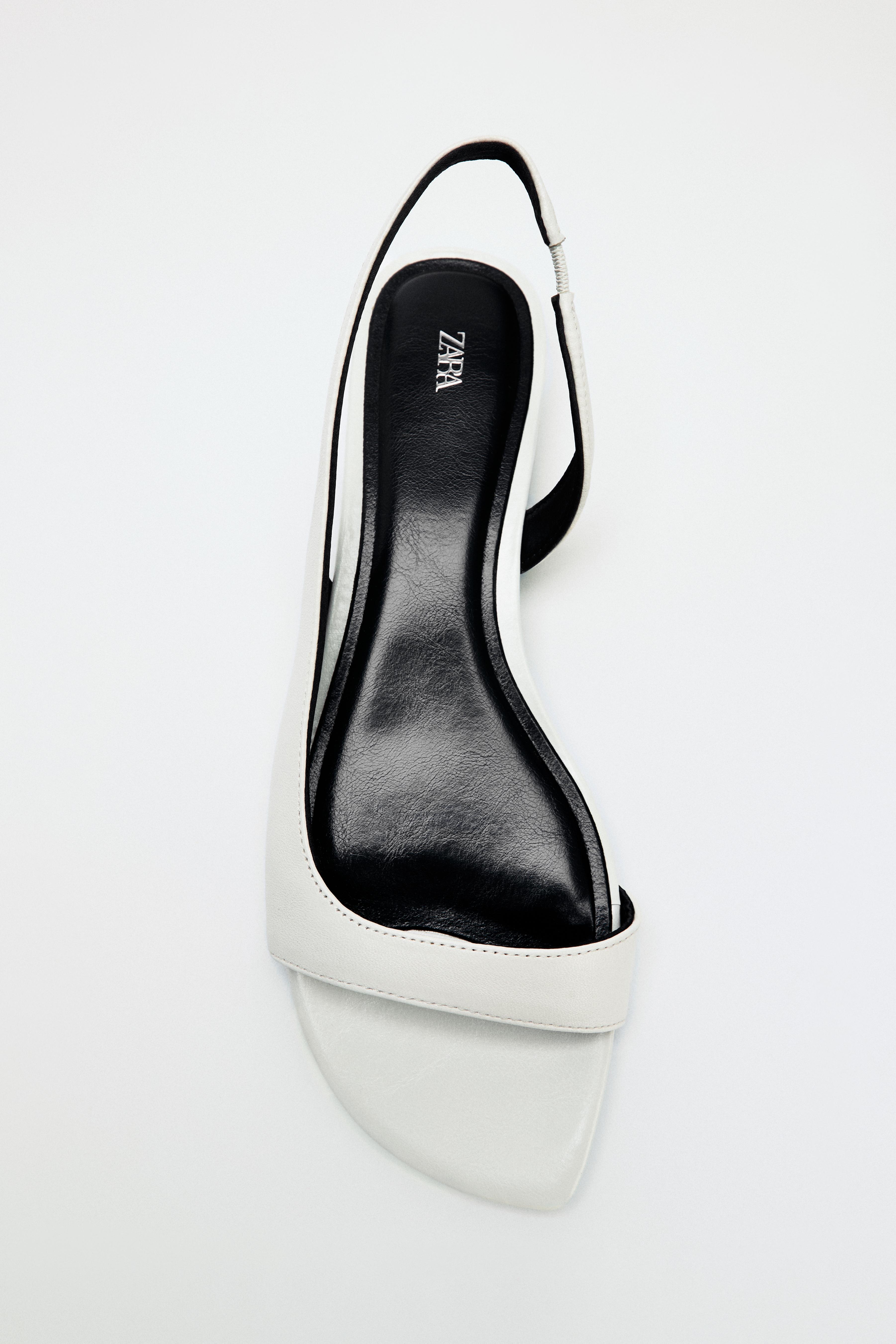 LEATHER FLAT SANDALS