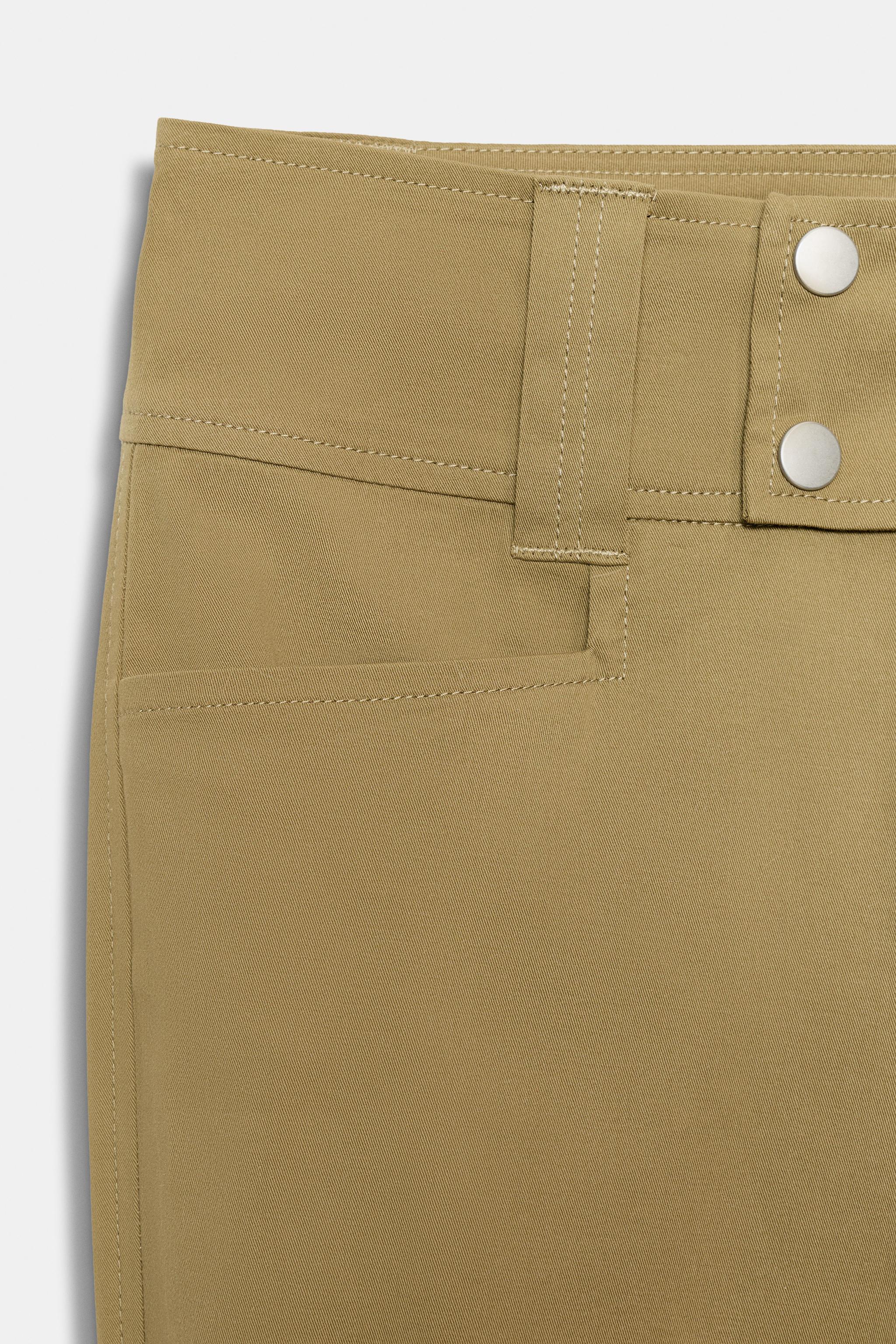 BUCKLED CAPRI PANTS