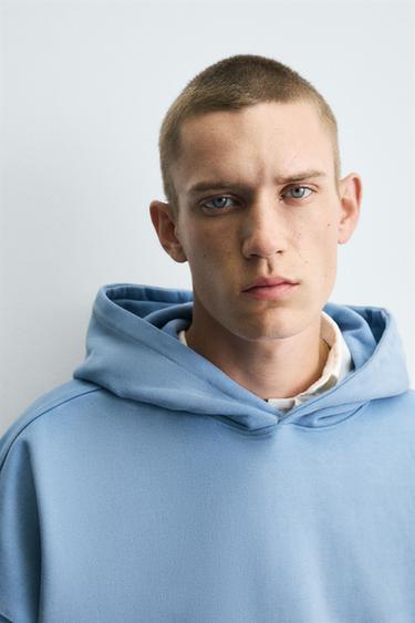 DESSUADORA AMB CAPUTXA RENTAT ESPRAI - Blau clar de Zara