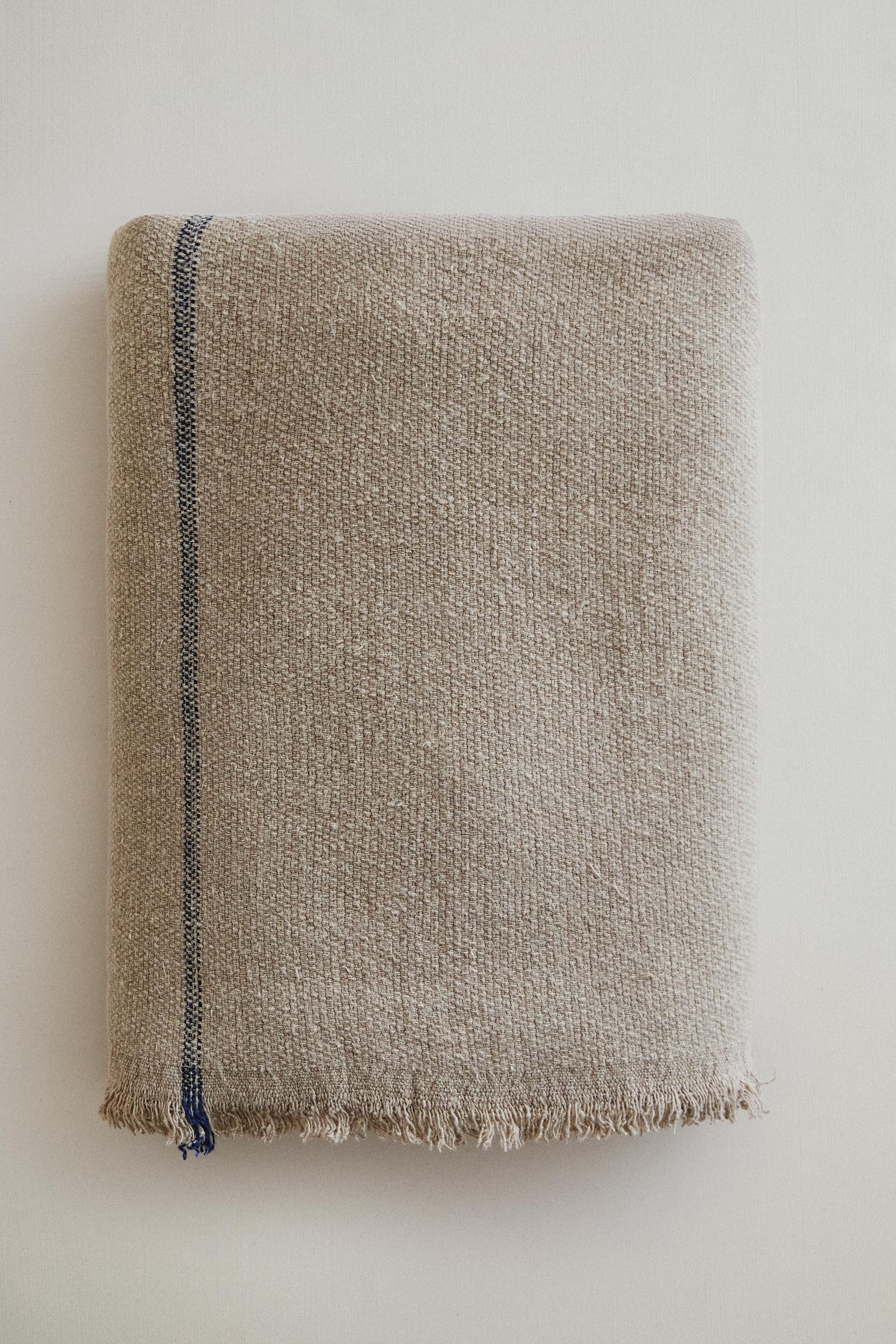 STRIPED LINEN BLANKET