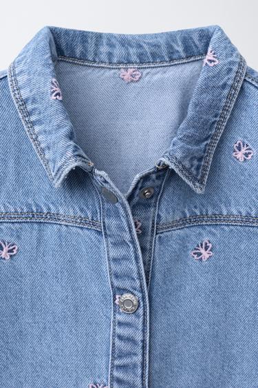 ROBE EN DENIM À PAPILLONS BRODÉS - Bleu clair de Zara - Image 2