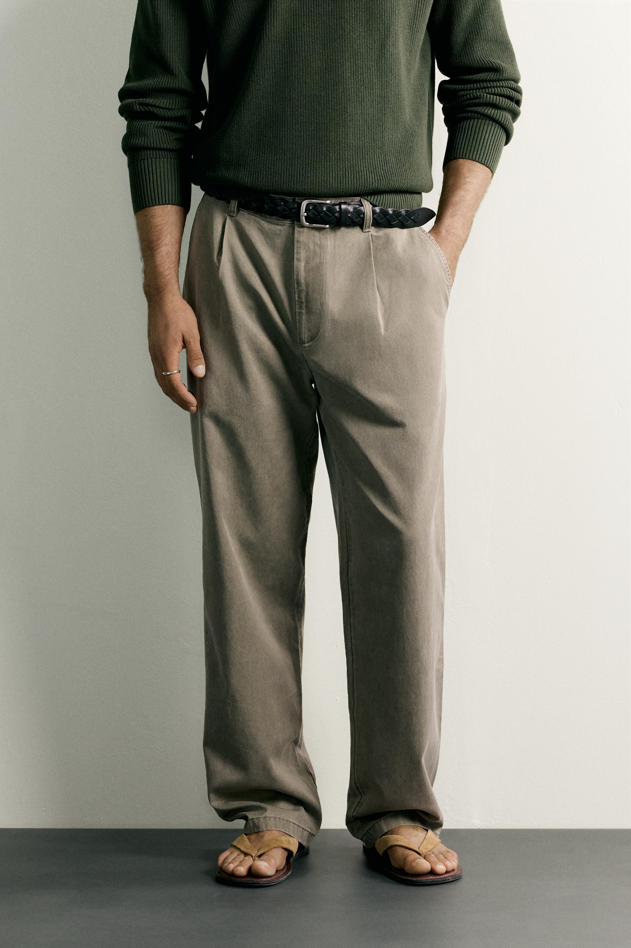 RELAXED FIT PLEATED CHINO PANTS — GREEN