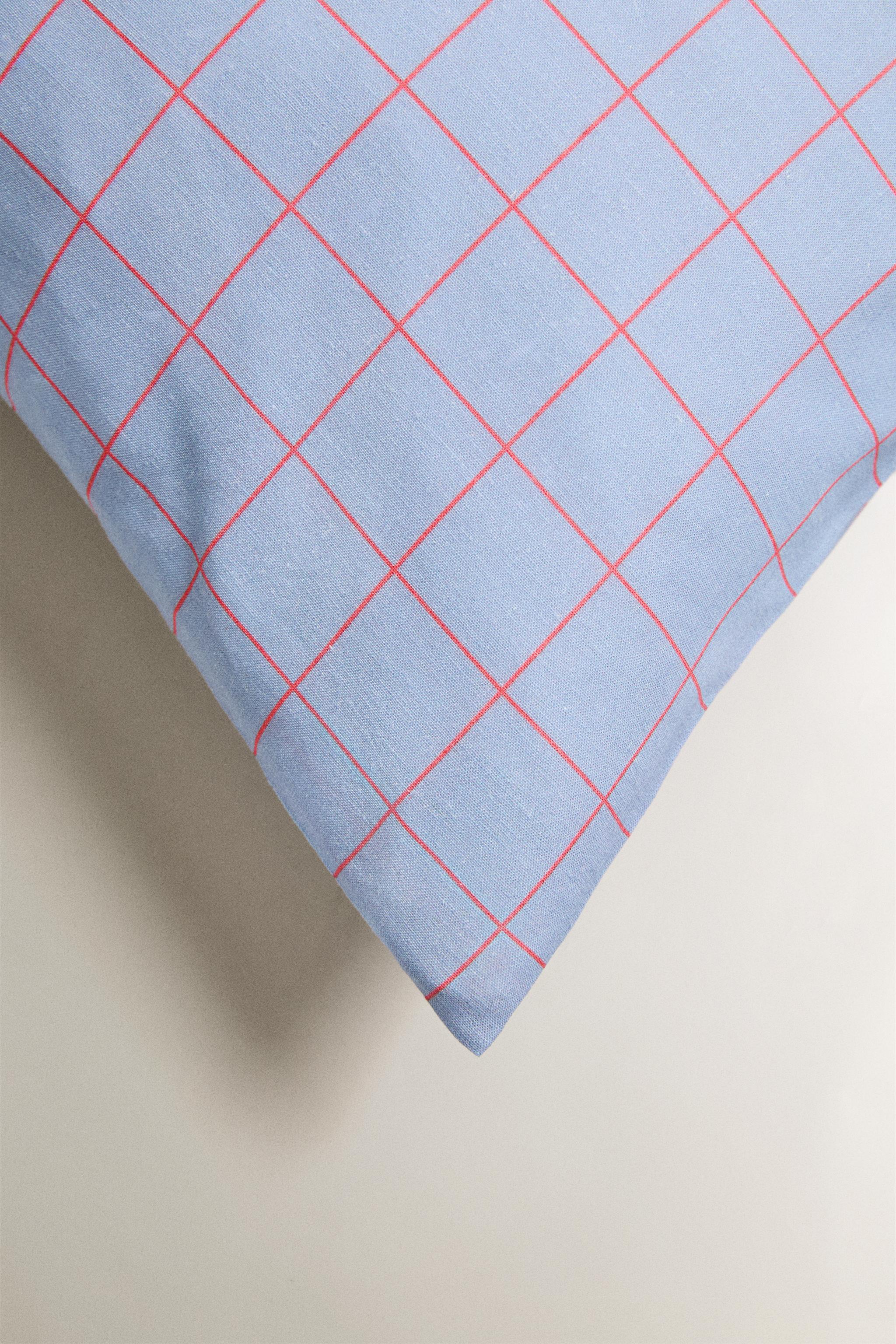 KIDS' PLAID PILLOWCASE