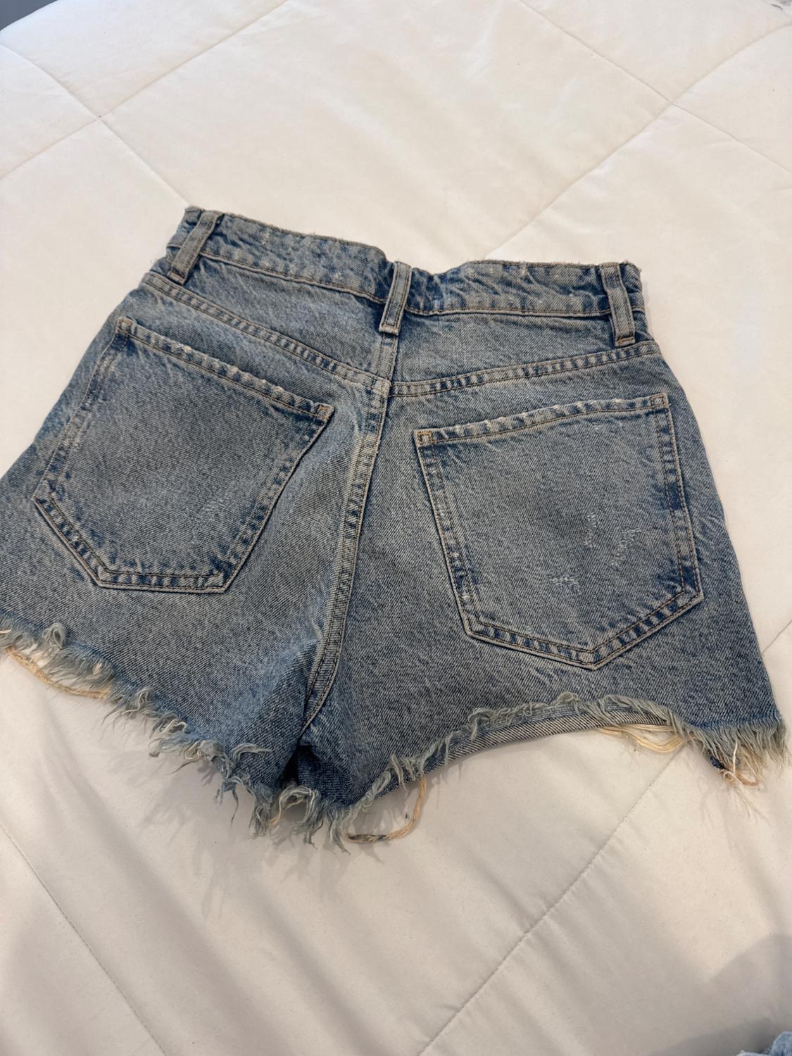 FRAYED DENIM SHORTD - Image 3