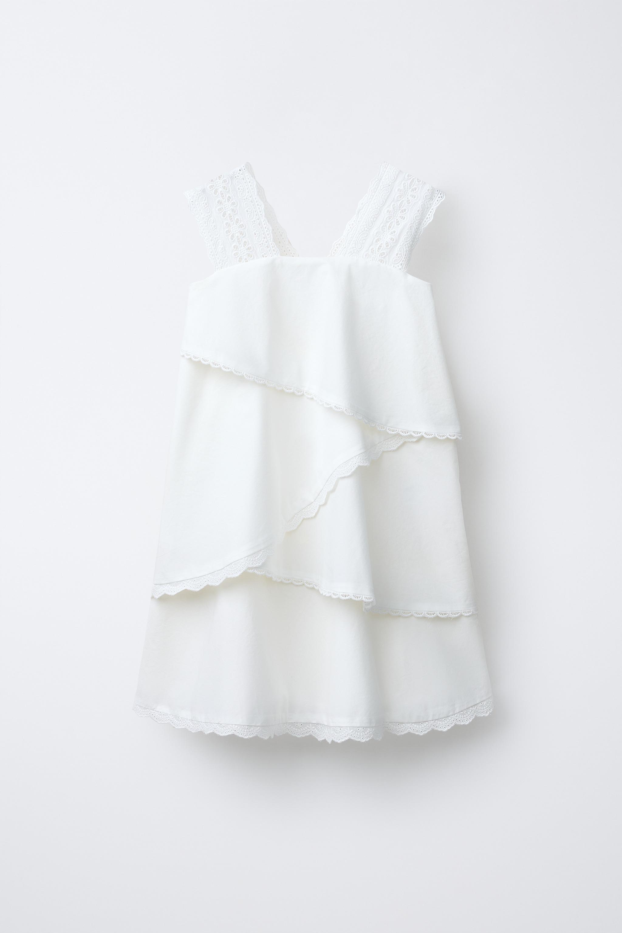 ROBE À CAPES ROMANTIQUE BRODÉE
