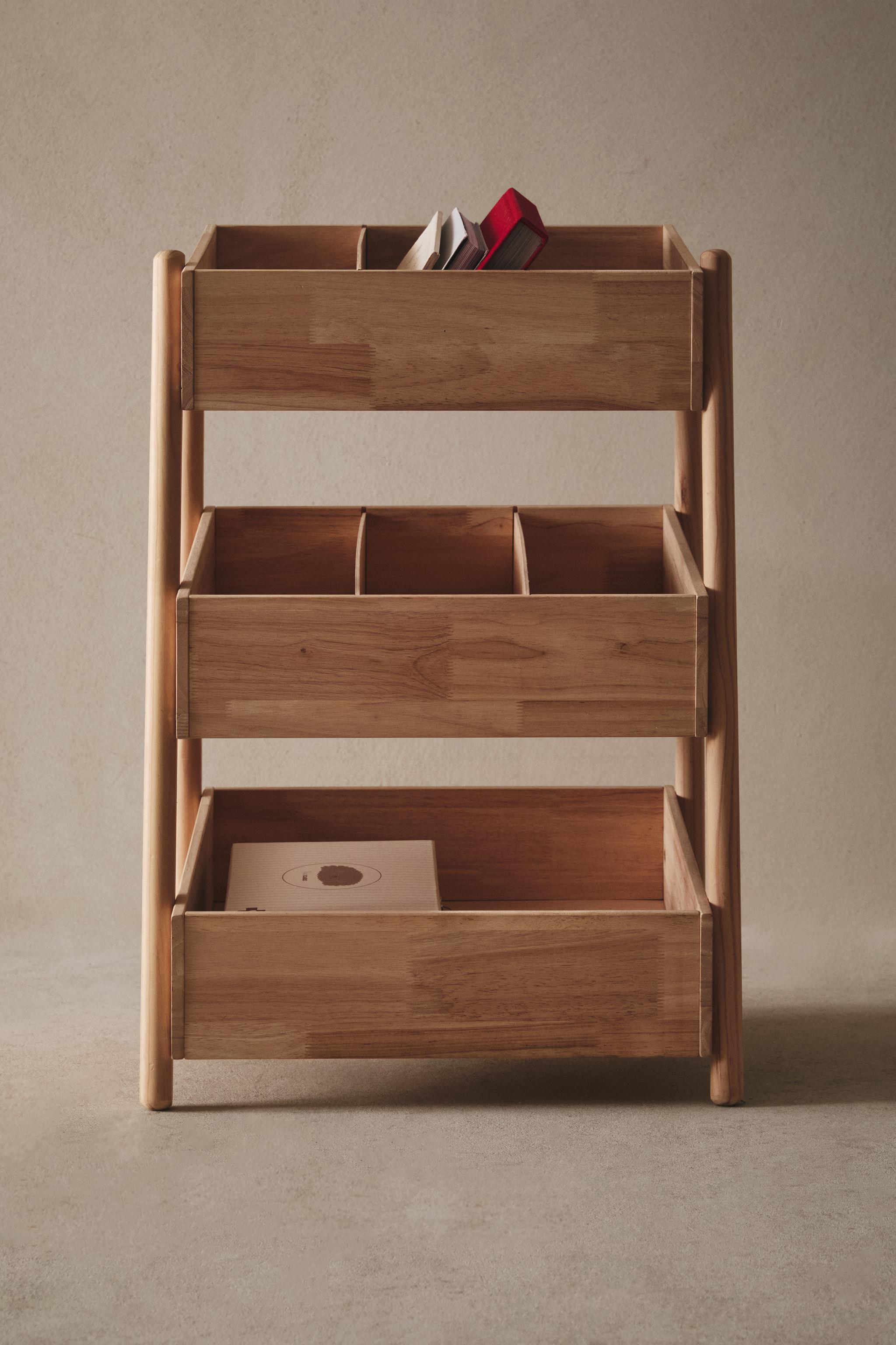 CHILDREN'S SHELVES WITH DRAWERS