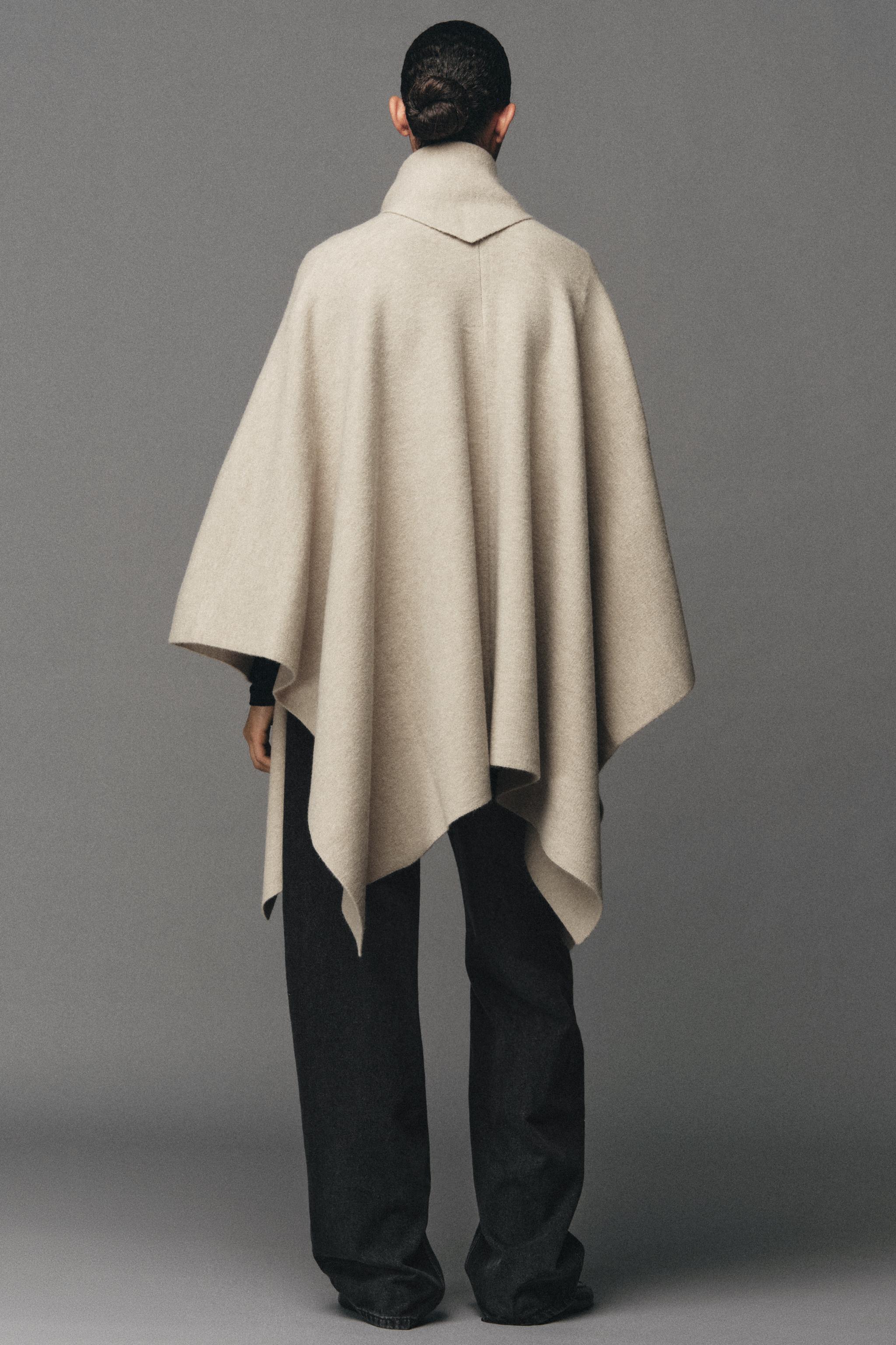 BANDANA KNIT CAPE