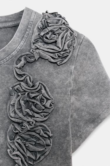 T-SHIRT LAVÉ FLEUR EN RELIEF - Gris de Zara - Image 5