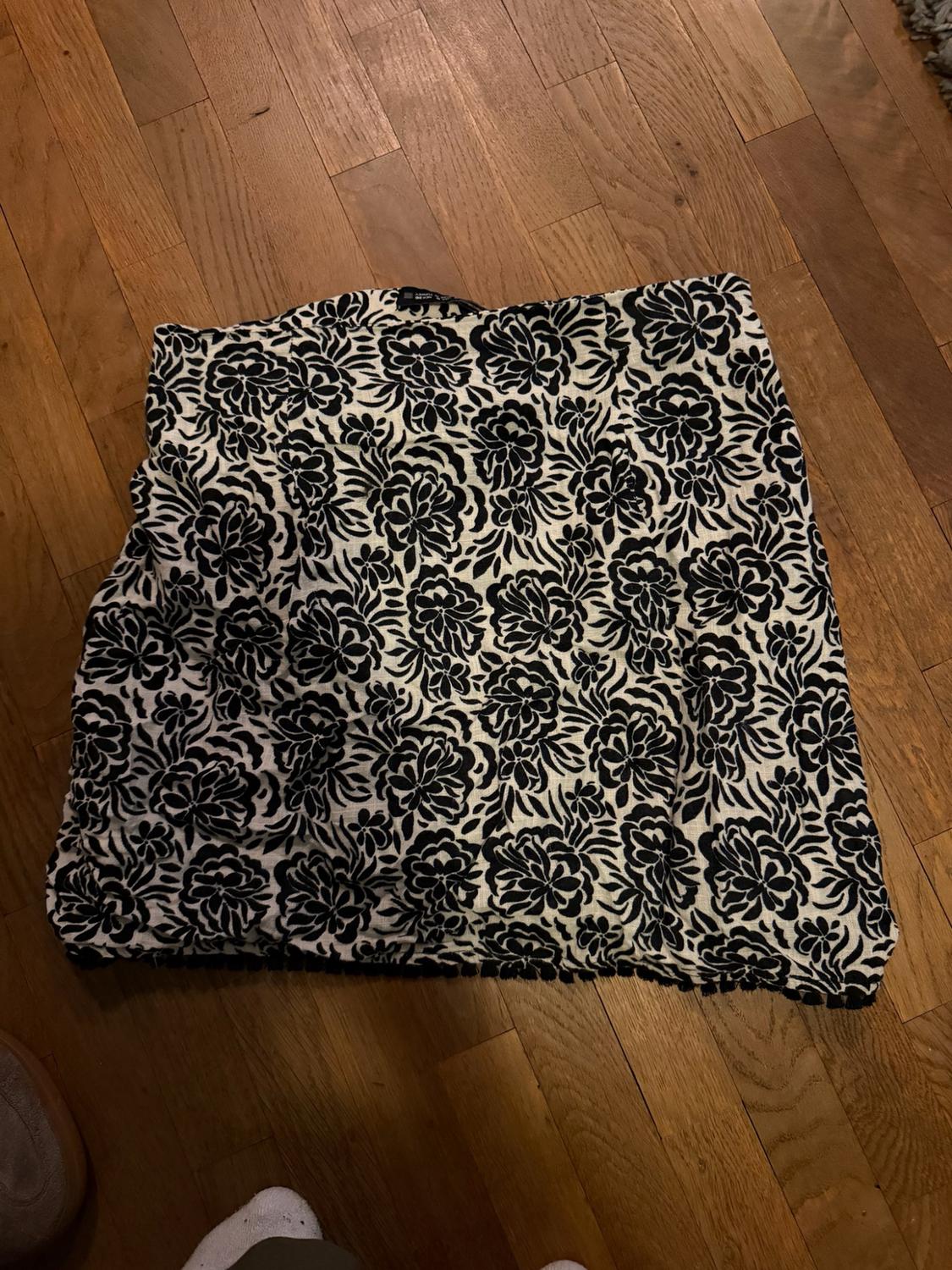 PRINTED CROSSOVER MINI SKIRT - Image 3