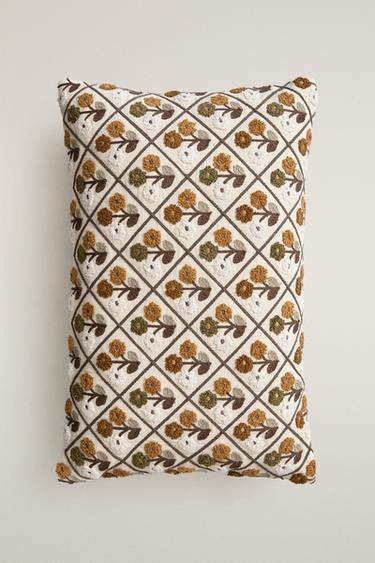 TUFTING CUSHION COVER - بيج فاتح الخاص بـ Zara - صورة 0