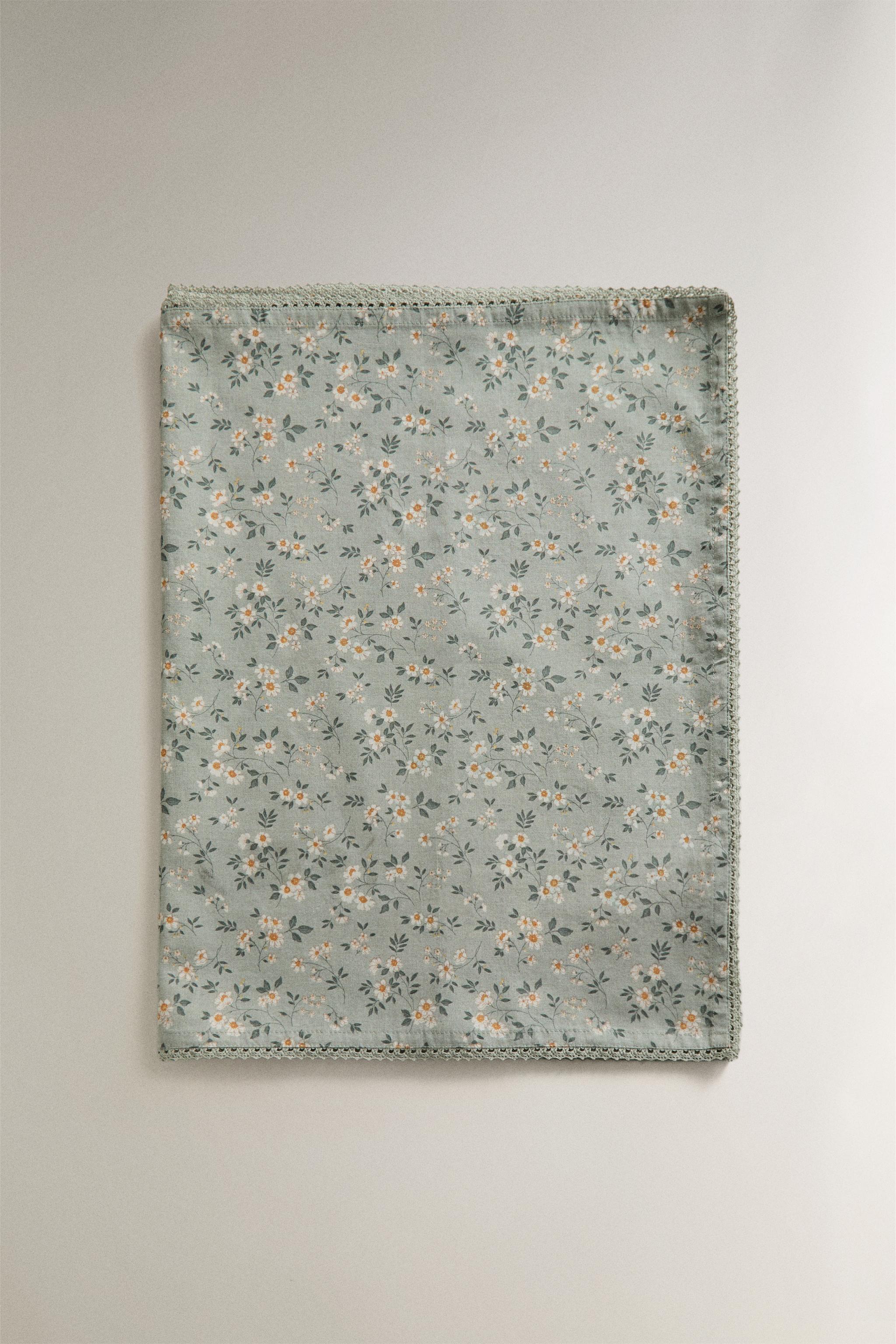 CHEMIN DE TABLE FLEURS SAUVAGES AVEC DENTELLE