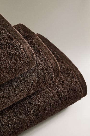 COLOURED TERRY BATH TOWEL - Dark brown by Zara - Image 1