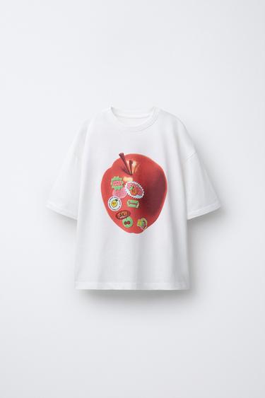 CAMISETA ESTAMPADA MANZANA ETIQUETAS - Blanco roto de Zara - Imagen 0