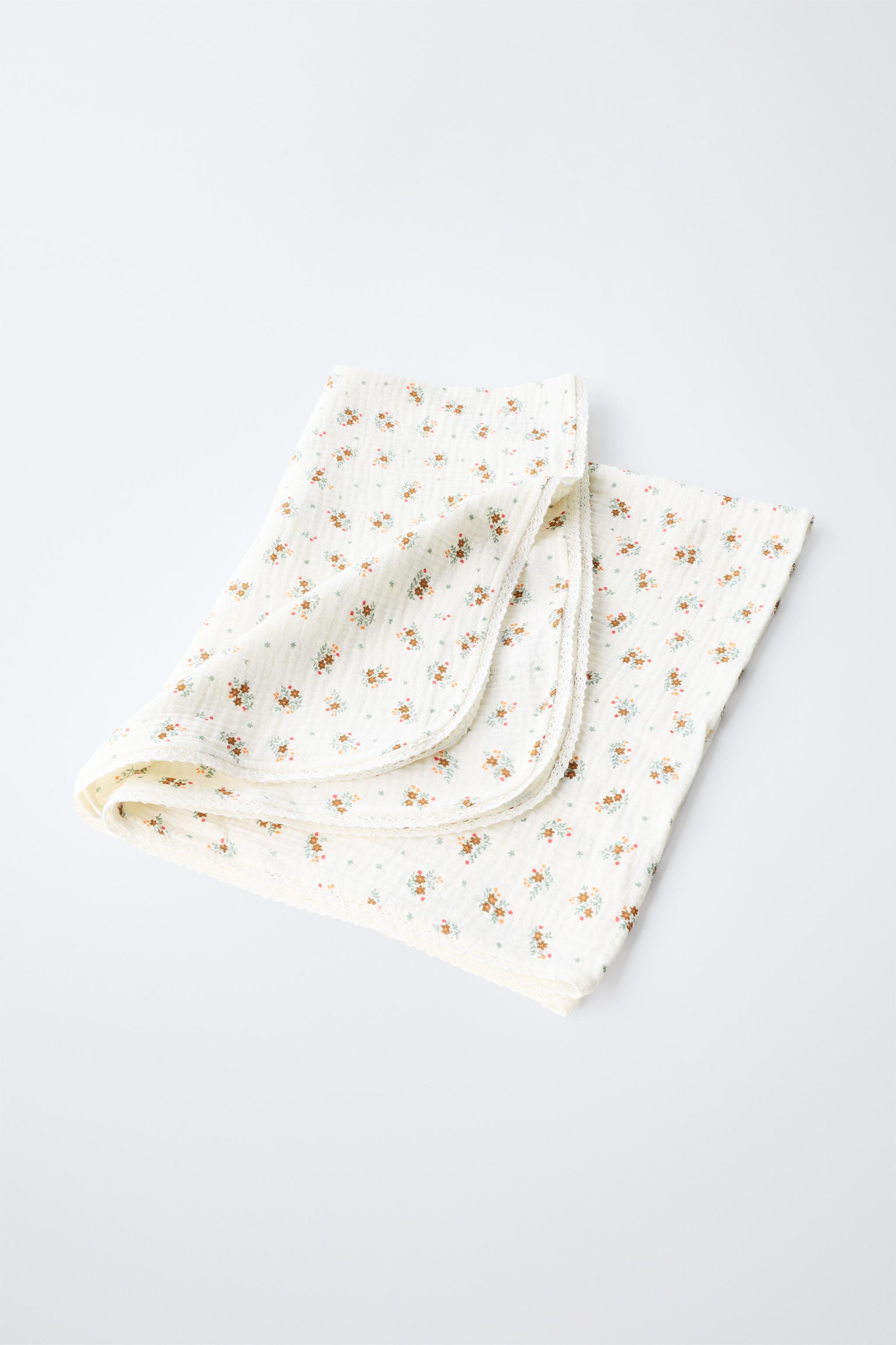 FLORAL PRINT TEXTURED LACE BLANKET