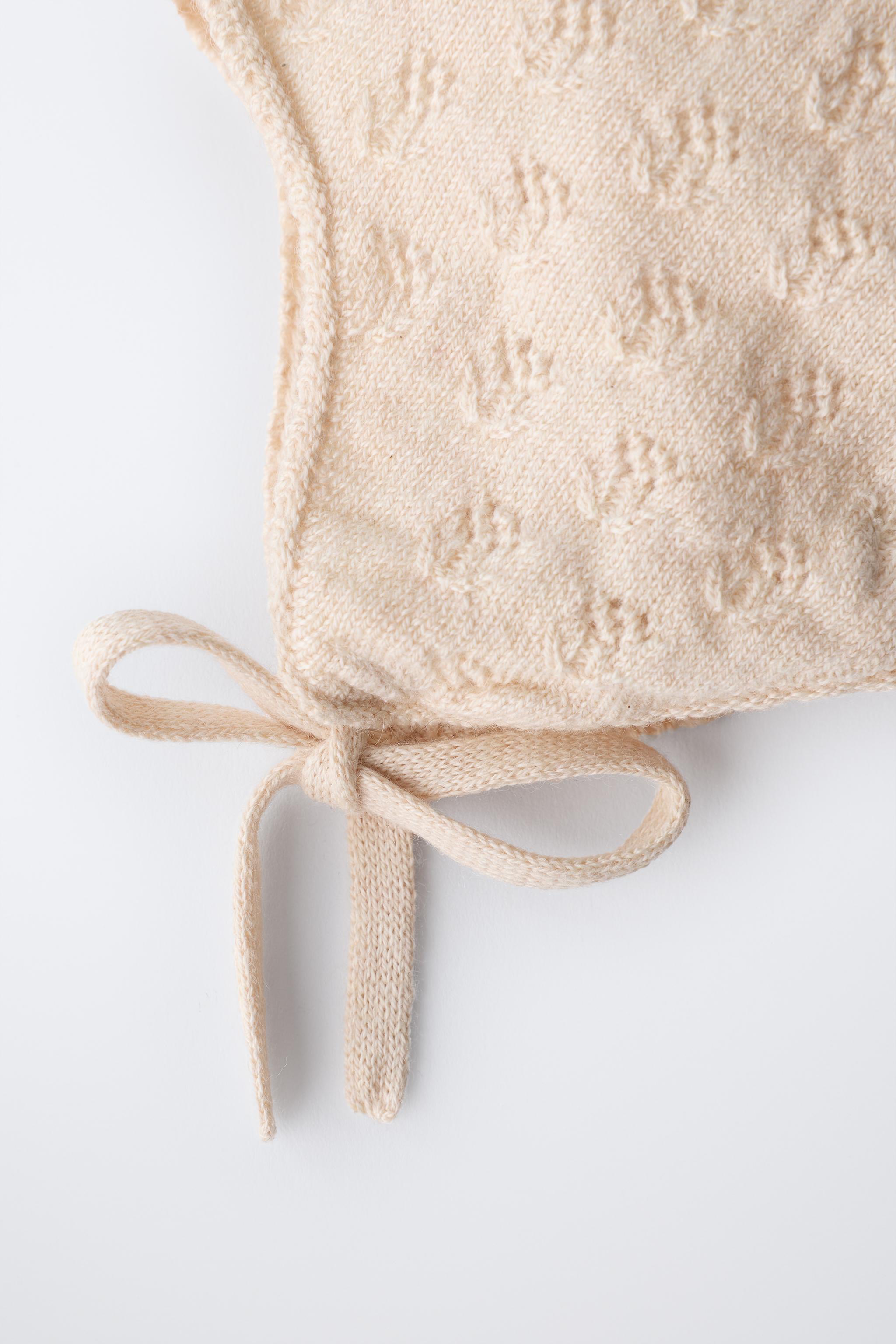 TEXTURED KNIT BONNET