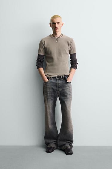 تيشرت محاك SLIM FIT بهيكل - رمل الخاص بـ Zara