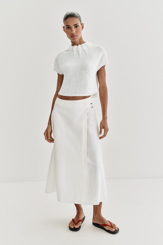 GATHERED NECK KNIT TOP