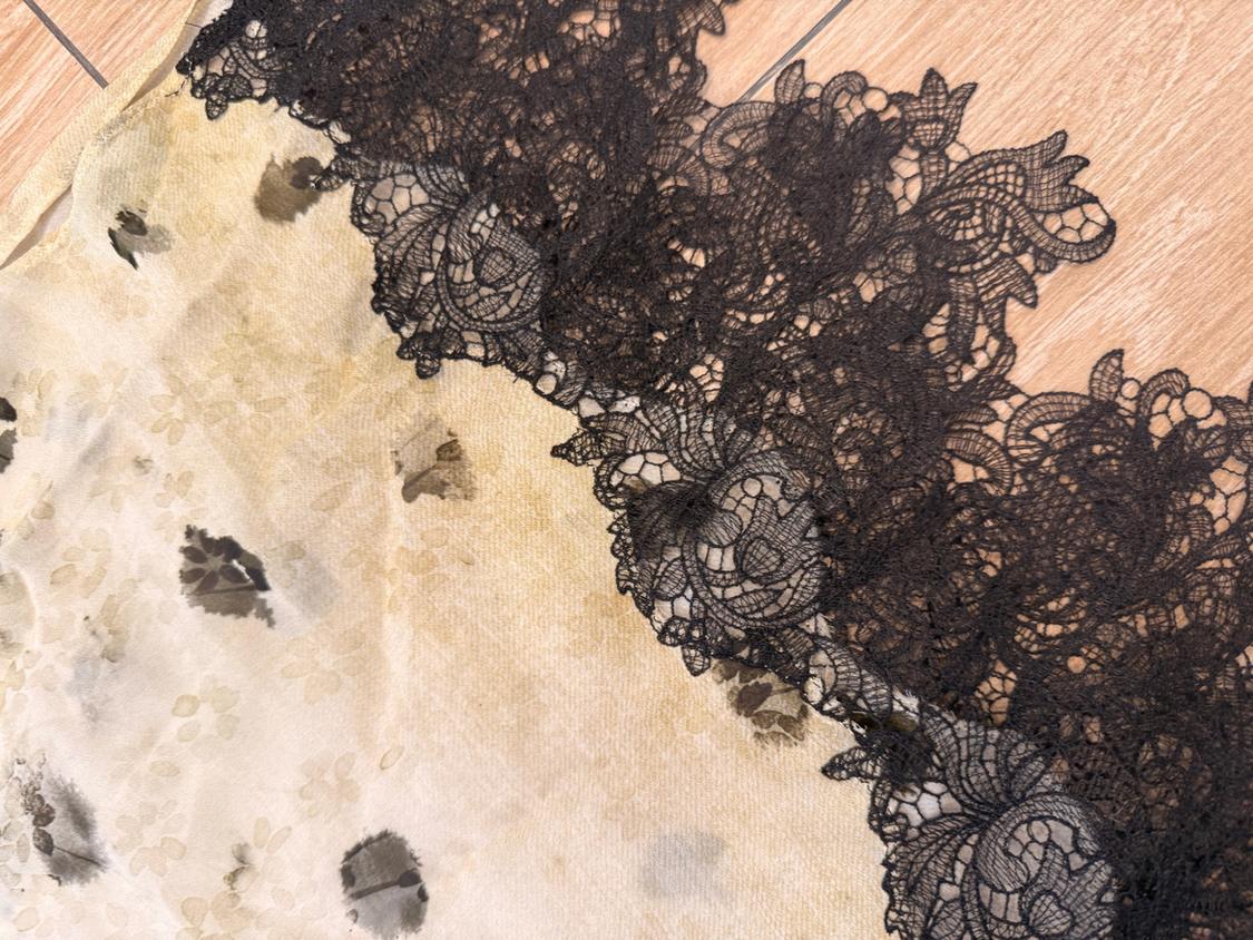 PRINTED LACE-TRIMMED CAMISOLE TOP - Image 3