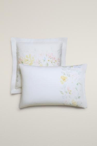 WATERCOLOUR FLOWER PRINT PILLOWCASE - أبيض مكسور الخاص بـ Zara - صورة 0
