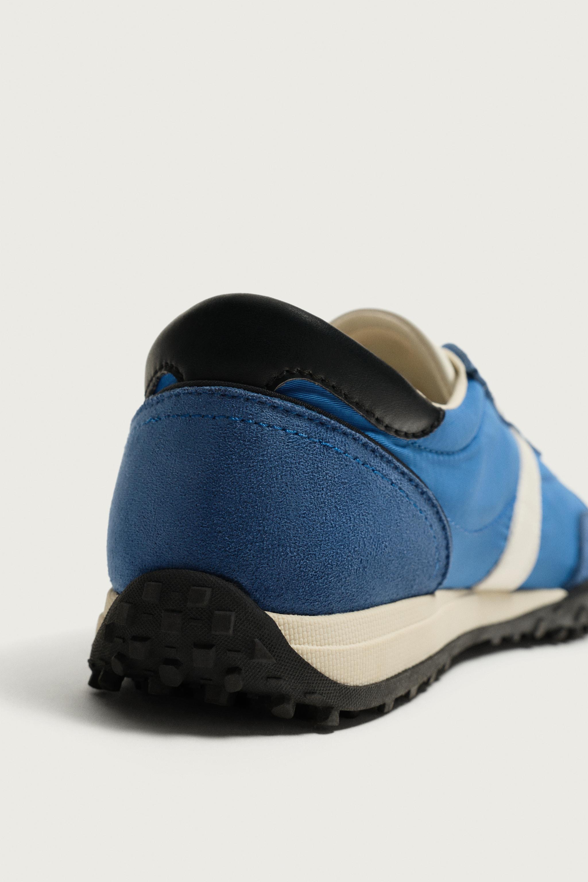 RETRO-STYLE SNEAKERS